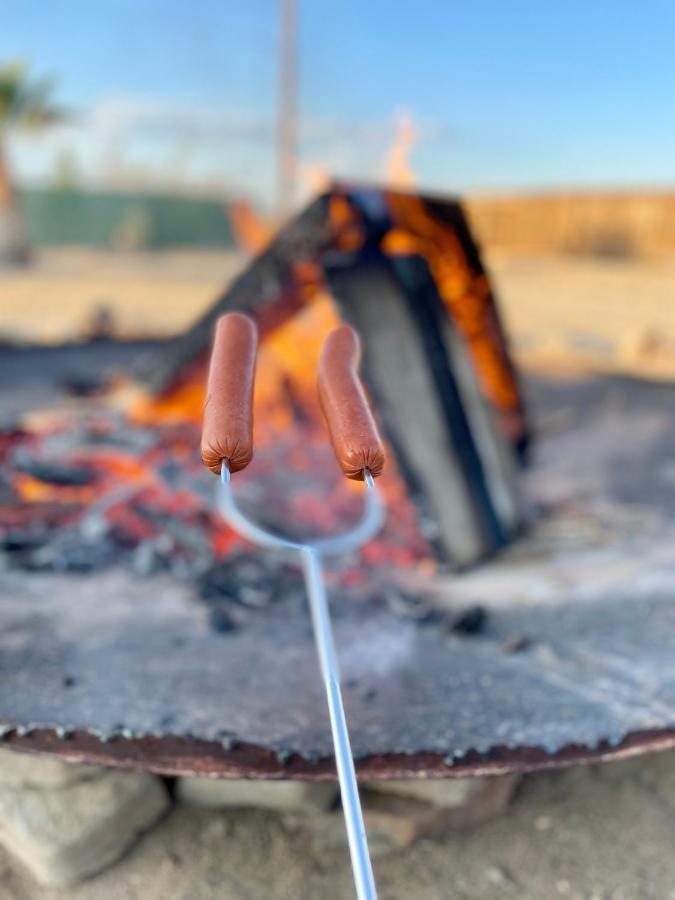 Twin Palms Desert Getaway - Jacuzzi, Fire Pit, Meditation Room & More 조슈아 트리 외부 사진
