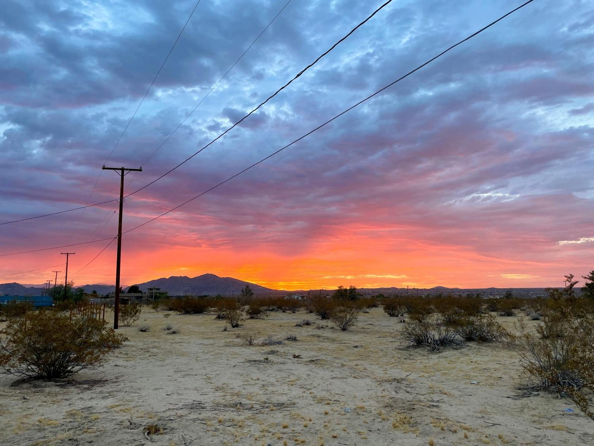 Twin Palms Desert Getaway - Jacuzzi, Fire Pit, Meditation Room & More 조슈아 트리 외부 사진