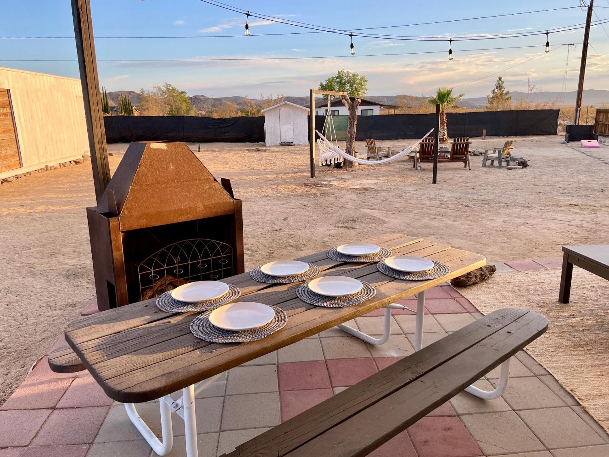 Twin Palms Desert Getaway - Jacuzzi, Fire Pit, Meditation Room & More 조슈아 트리 외부 사진