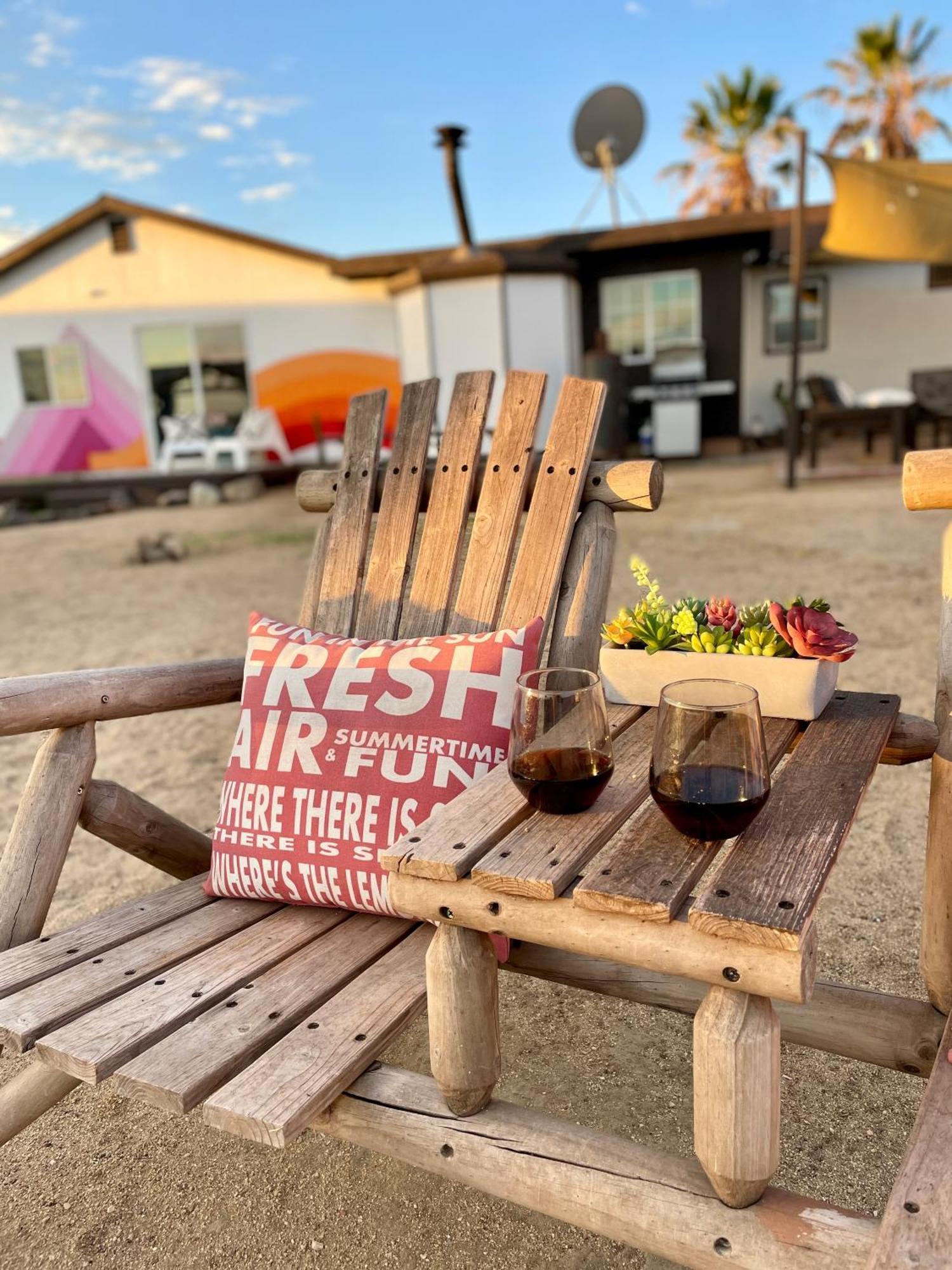 Twin Palms Desert Getaway - Jacuzzi, Fire Pit, Meditation Room & More 조슈아 트리 외부 사진