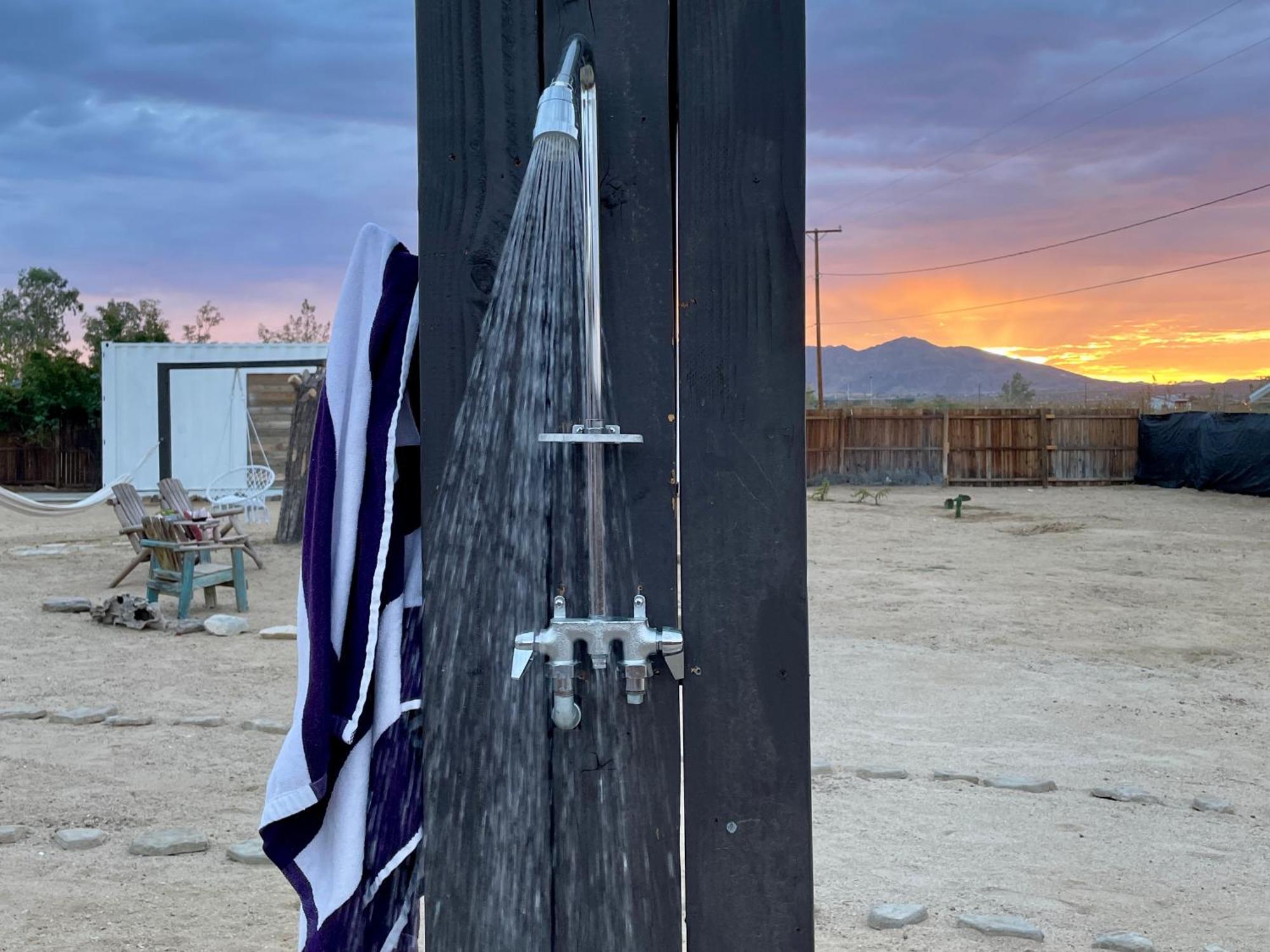 Twin Palms Desert Getaway - Jacuzzi, Fire Pit, Meditation Room & More 조슈아 트리 외부 사진